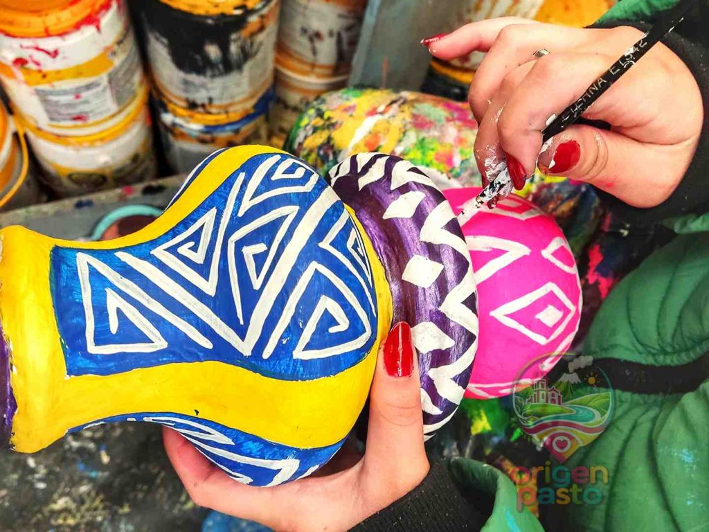 Artesanos elaborando artesanías tradicionales en Pasto, Ciudad Creativa de la UNESCO