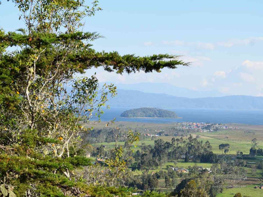Paisaje de la Laguna de La Cocha en Nariño