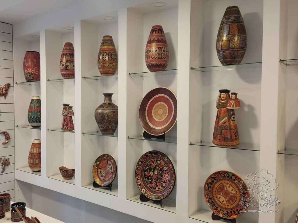 tienda de artesanía Mopa Mopa, Barniz de Pasto, PAtrimonio UNESCO