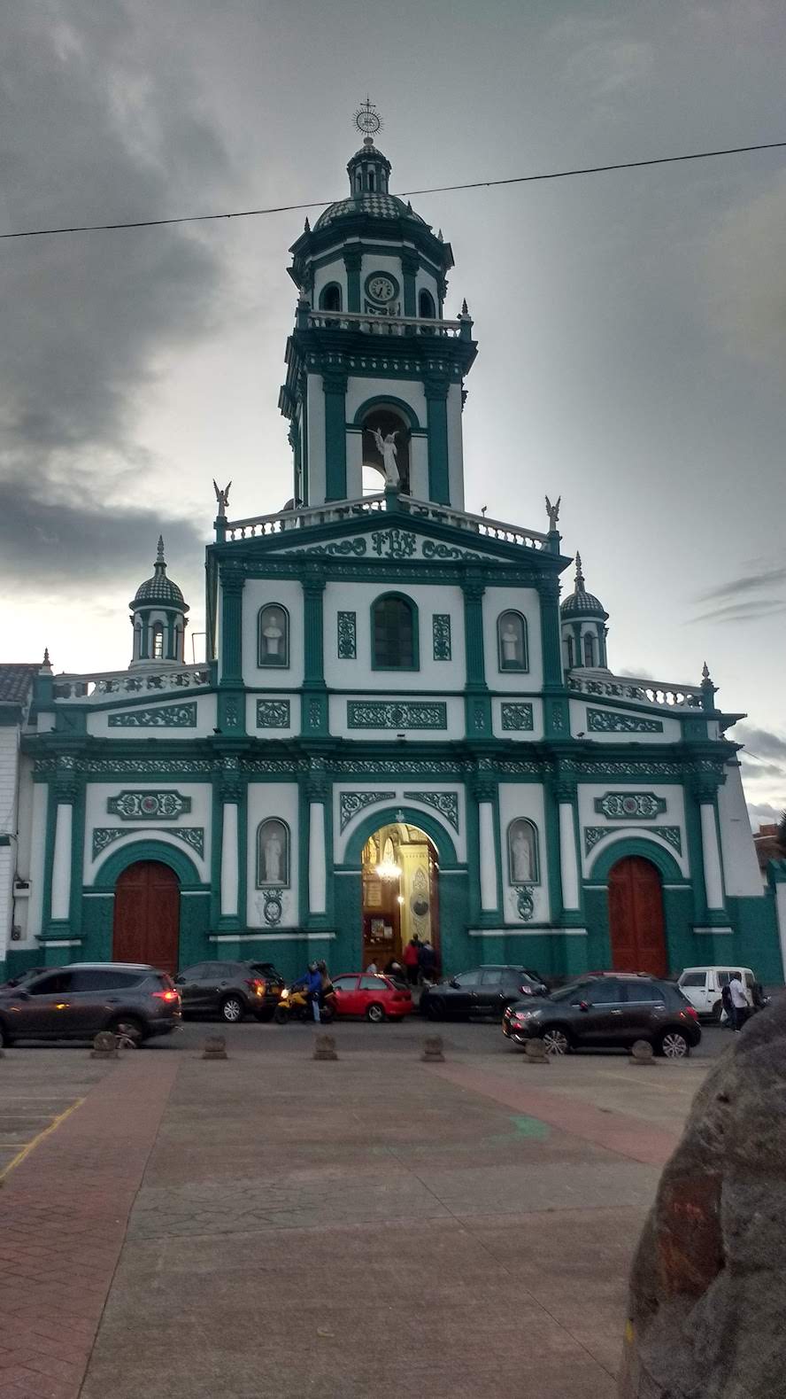 Fachada de la Iglesia San Felipe Neri en el centro de Pasto